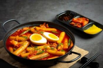 Cách làm sốt tokbokki đúng chuẩn Hàn Quốc tại nhà