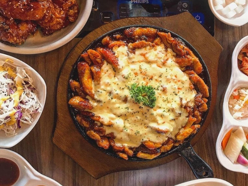 Top 6 món ngon với xốt phô mai cay