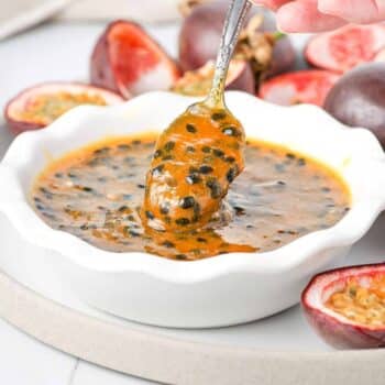 Sốt chanh dây là gì? Tìm hiểu công thức sốt chanh dây thơm ngon, mới lạ