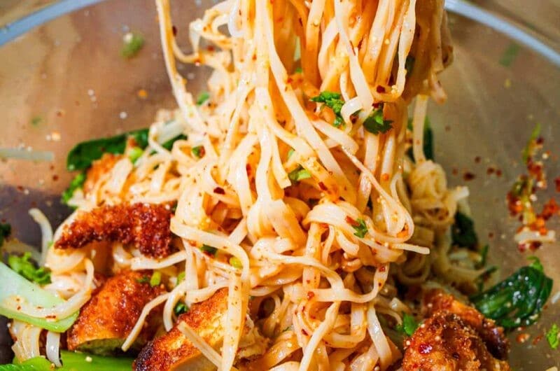 Chi tiết các bước làm mì trộn chua cay kiểu Thái