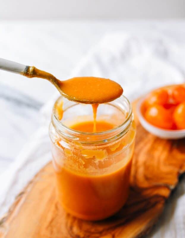 Sốt trứng muối chấm hải sản