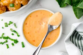 Cách làm sốt mayonnaise hồng chấm kimbap