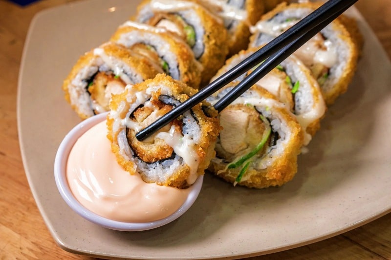 Cách làm sốt mayonnaise hồng chấm kimbap