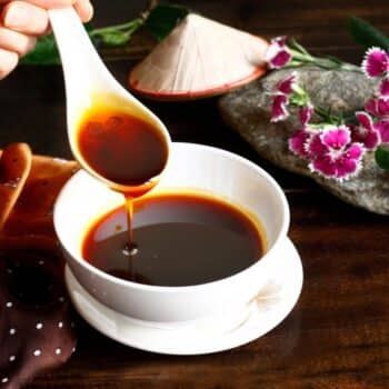 Cách làm nước màu kho cá bằng đường cực dễ